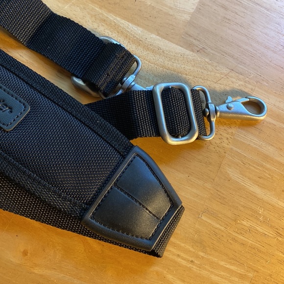 Pathfinder 32-46” black silver canvas strap in good condition #bl9 - Picture 3 of 9